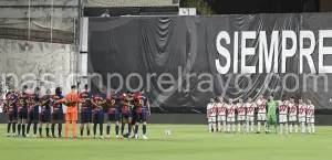 Minuto de silencio y aplausos en el Rayo Vallecano - Barcelona