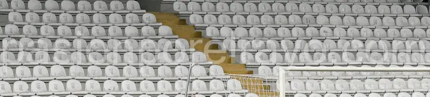 Grada vacía en el fondo del Estadio de Vallecas