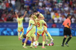 Camello celebrando la medalla de oro de España en París