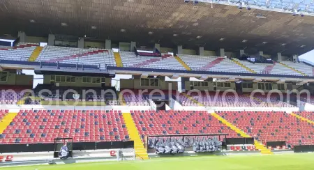 Imagen de las cabinas de prensa del estadio de Vallecas