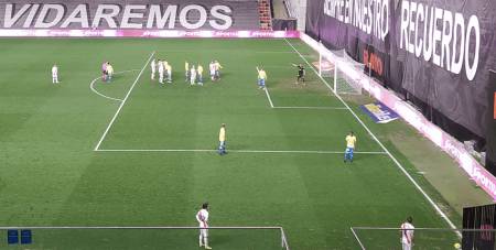 Rayo Vallecano 2 - Las Palmas 0: El Rayo acaba el 2020 en play-off de ascenso
