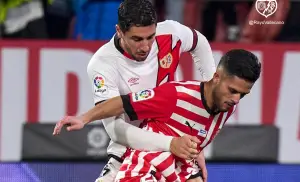 Santi Comesaña, en el Girona - Rayo Vallecano