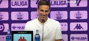 Momento de la rueda de prensa de Iñigo Perez en Valladolid