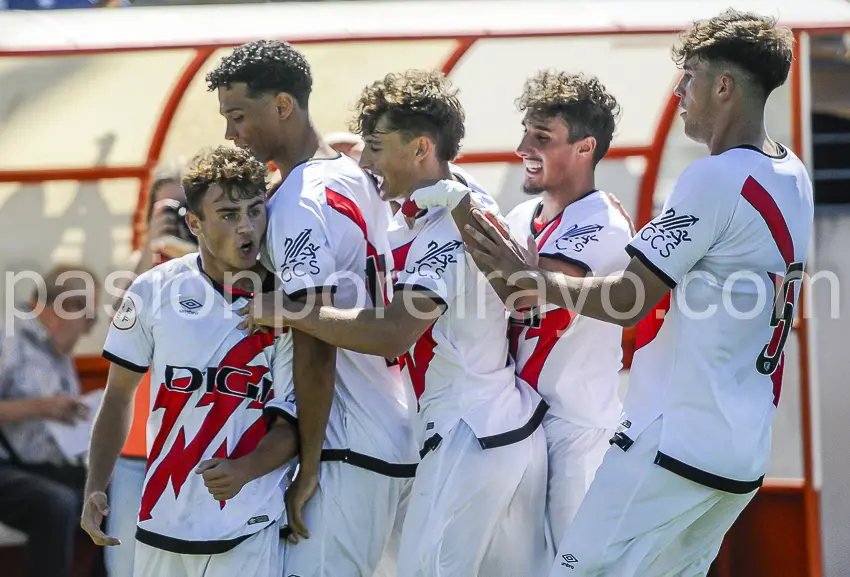 Becerra celebrando el segundo gol del filial ante el Parla