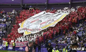 Tifo de la afición visitante del Valladolid - Rayo Vallecano