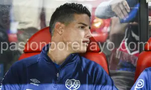 James Rodríguez en el banquillo ante el At. Madrid