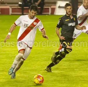 Javi Guerra durante el Rayo - Granada de la temporada 2015-16