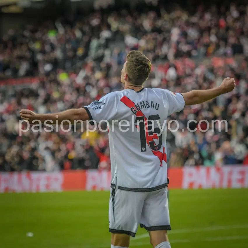 Gumbau, celebrando su gol en el Rayo Vallecano - Alavés