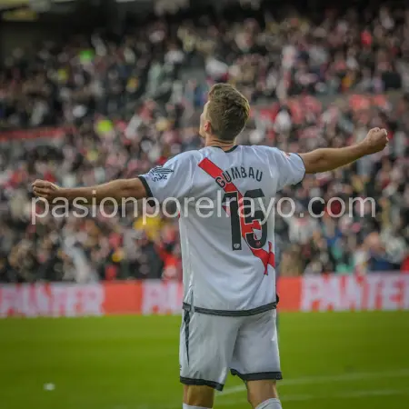 Gumbau, celebrando su gol en el Rayo Vallecano - Alavés