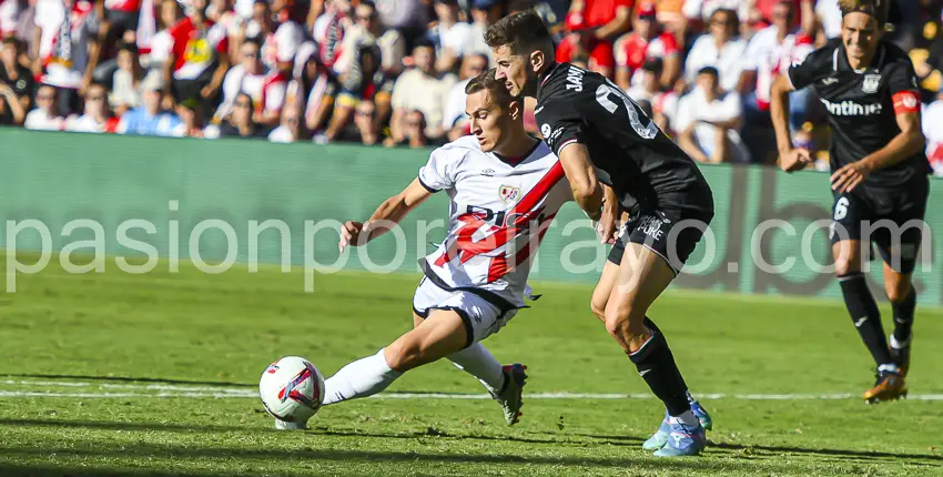 De Frutos en uno de los remates que intentó durante el Rayo - Leganés