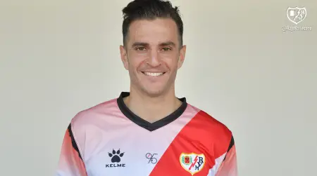 Juan Villar, jugador del Rayo Vallecano en media temporada