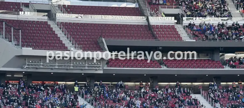 Zona visitante del Metropolitano sin aficionados del Rayo Vallecano