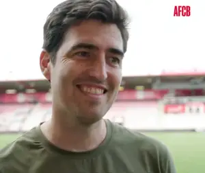 Iraola, atendiendo al medio oficial del Bournemouth