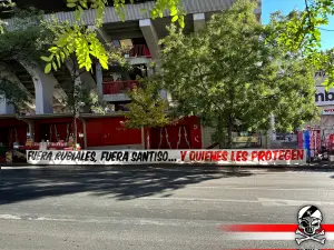 Imagen de la protesta de la afición del Rayo