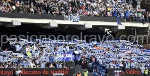 Afición de la Real Sociedad en el estadio de Vallecas