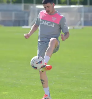 Camello, en el césped de la Ciudad Deportiva Rayo Vallecano