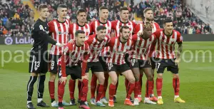 Formación inicial del Athletic en su visita a Vallecas