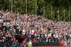 La grada de Vallecas volvió a rugir como siempre.