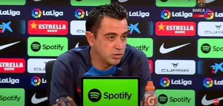 Xavi Hernández, en la rueda de prensa del Barcelona - Rayo Vallecano