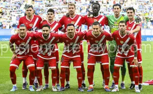 Once titular del Rayo Vallecano en el partido ante el Espanyol en el RCDE Stadium de Cornellá.