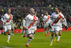 Isi celebrando el gol del empate ante el Betis que posteriormente sería anulado por indicación del VAR.
