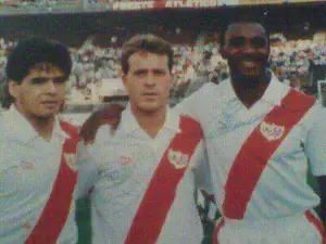 Botella, Maradona y Cunningham en un partido del Rayo (de izquierda a derecha)