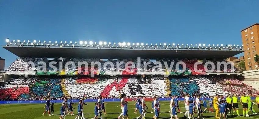 Mosaico de la afición en el Rayo Vallecano - Athletic en su centenario