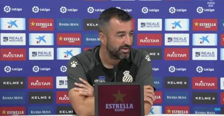 Diego Martínez, en la rueda de prensa previa al Espanyol - Rayo