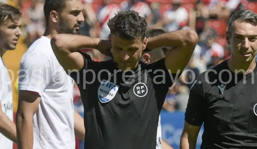 Gil Manzano en uno de los partidos que dirigió en Vallecas esta temporada