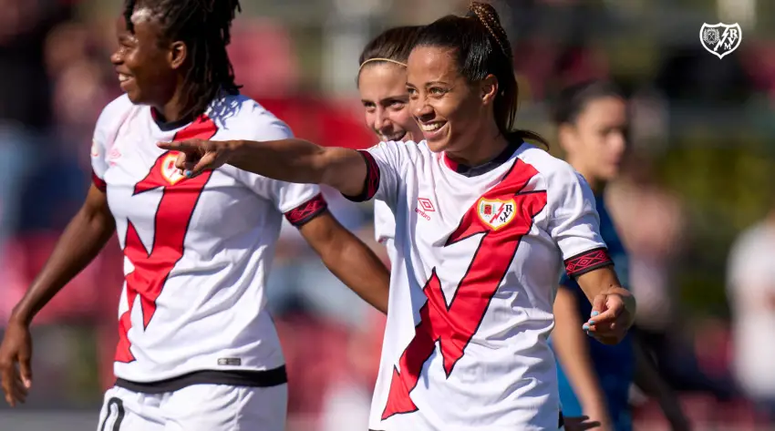 Las jugadoras del Rayo Femenino celebran su victoria contra el Córdoba Femenino