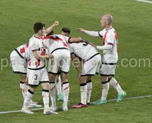 Los jugadores del Rayo celebran el 1-0 ante Osasuna