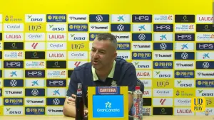 Diego Martínez, en la rueda de prensa previa al Las Palmas - Rayo Vallecano