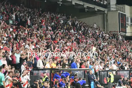 Imagen de la grada del estadio de Vallecas en el Rayo - Osasuna