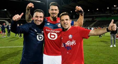 Diego Pérez, a la izquierda de la imagen, celebrando su segunda liga en Francia