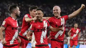 Los jugadores del Rayo Vallecano celebrando un gol