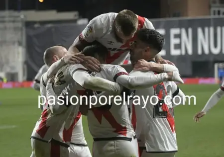 Los jugadores del Rayo Vallecano celebrando el gol contra el Mallorca