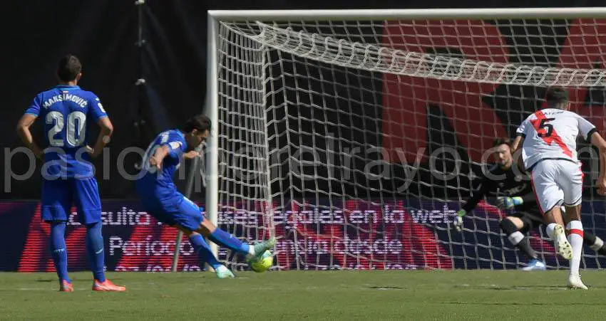 El Rayo Vallecano ha hecho en 10 jornadas casi tantos penaltis como todo el año pasado