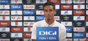 Íñigo Pérez, en la rueda de prensa posterior del Rayo - Alavés