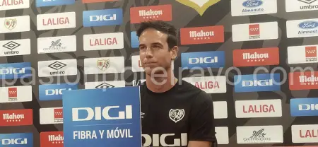 Iñigo Pérez en la rueda de prensa previa al Rayo - Betis