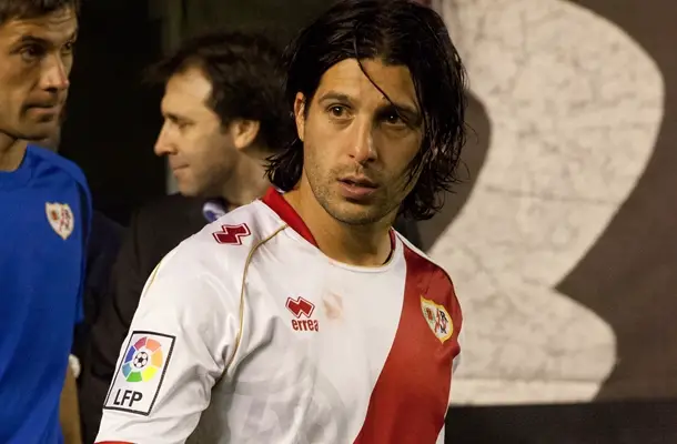 Errea y el Rayo presentarán hoy sus nuevas equipaciones