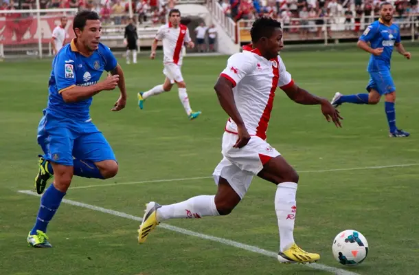 Un delantero centro y las bandas, objetivos del Rayo