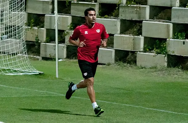 Nery Castillo trabaja con balón antes del parón liguero