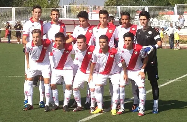 El Rayo B sufre pero logra su primera victoria