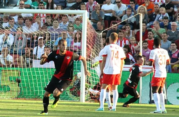 Gálvez saca al Rayo ‘de la quema’ y hunde al Almería