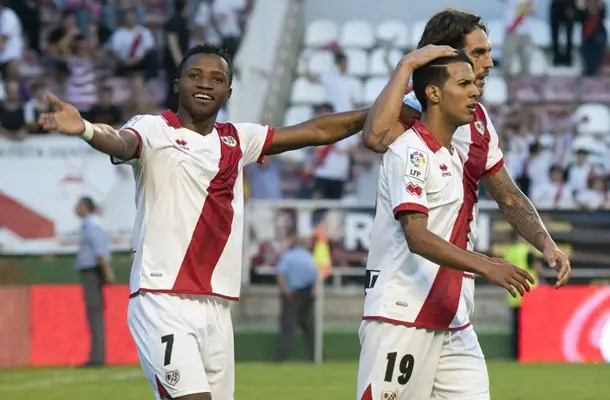 Viera consigue el ‘indulto’ salvando al Rayo