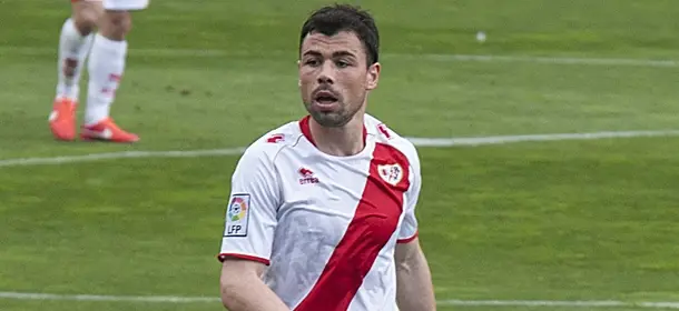 Javi Fuego en lucha con Illarramendi y Beñat por ser el mejor mediocentro