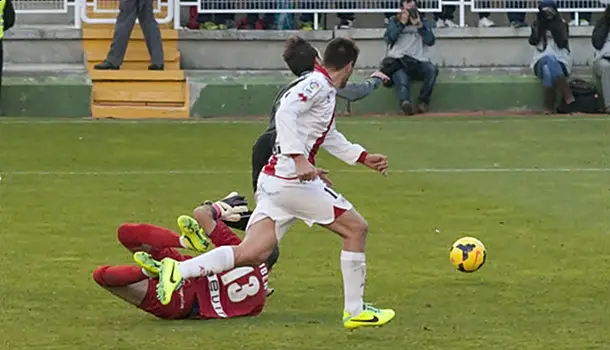 El Comité de Competición sanciona a Rubén pese a las alegaciones del Rayo