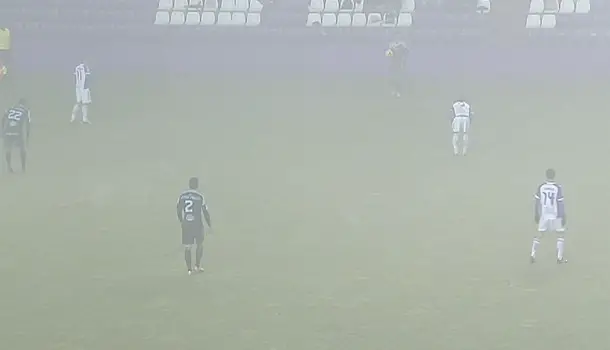 Guerra, protagonista bajo la niebla, hunde al Rayo un poco más