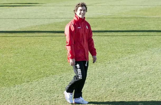 Seba Fernández vuelve a pisar el césped