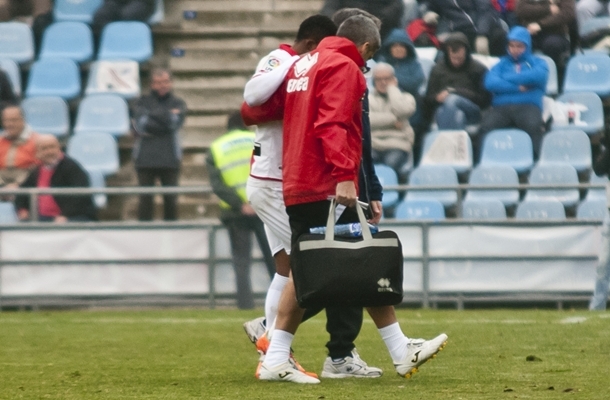 Lass no pudo terminar el partido por un fuerte golpe en el tobillo